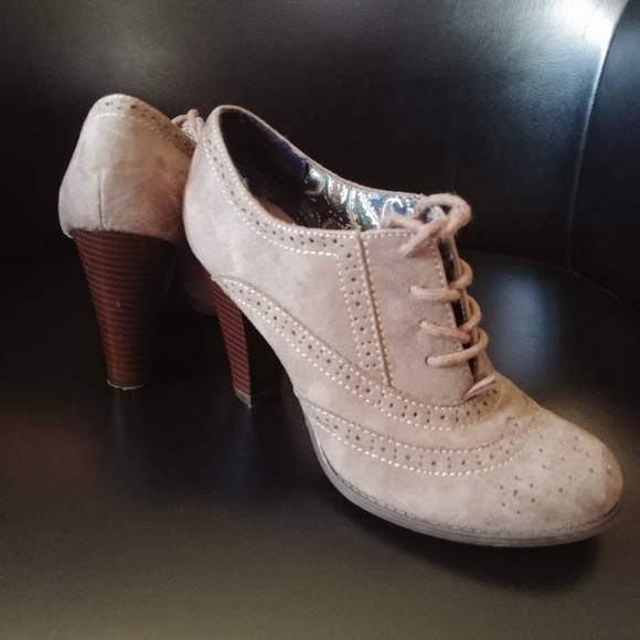 Fioni Shoes - Gray Fioni Lace Up Wingtip Booties 5.5